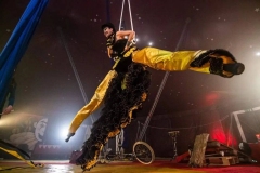 spettacolo-sui-trampoli-trampoliere-artista-di-strada-acrobati-per-feste-e-eventi-49