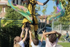 trampolieri-spettacolo-sui-trampoli-trampoliere-artista-di-strada-acrobati-per-feste-e-eventi-52